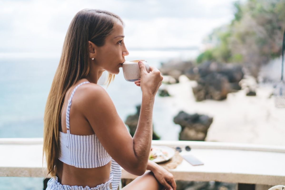 9 raisons de réduire votre consommation de café cet été