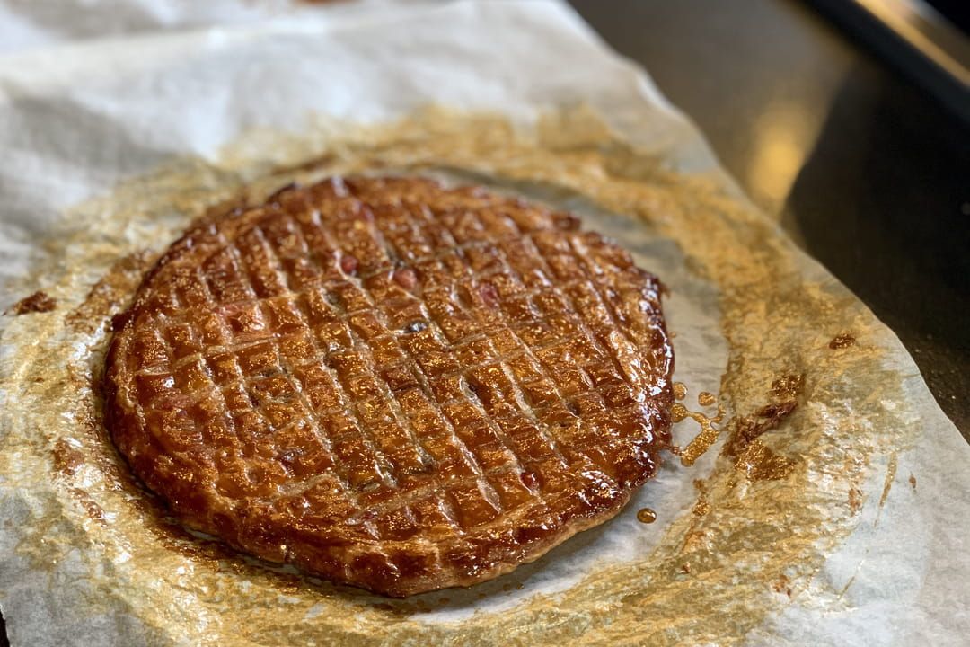 La galette des rois à la praline rouge : un délice signé maison Sève