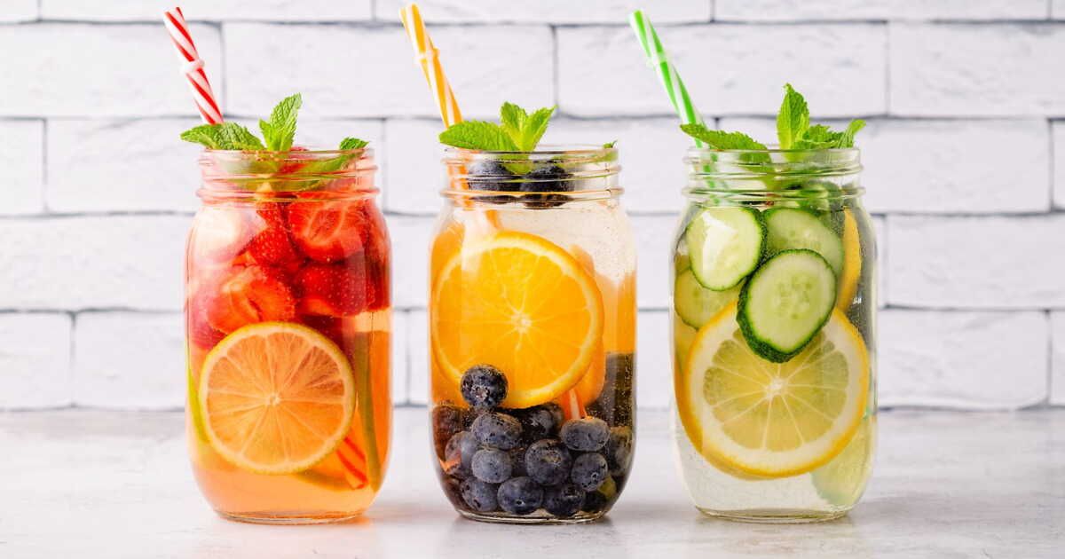 Des eaux aromatisées maison pour un été rafraîchissant et sain