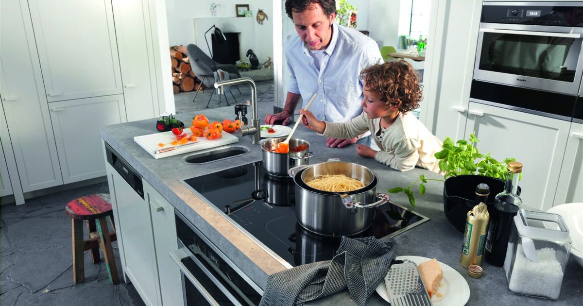 Cuisiner en famille : un jeu d'enfants à savourer ensemble