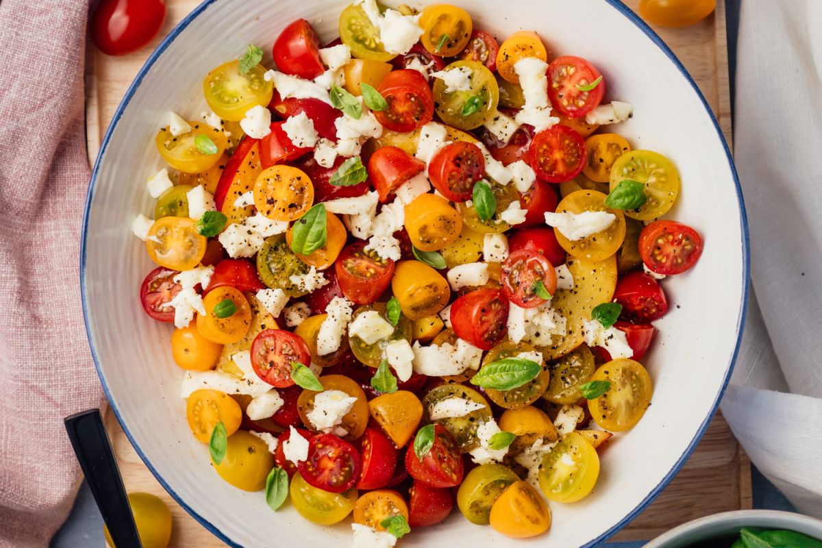 Réveillez le goût des tomates : une astuce simple pour une salade inoubliable