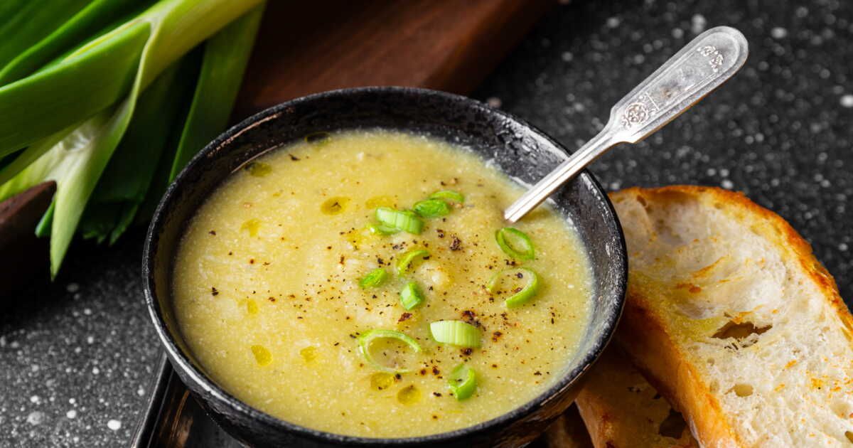 La recette réconfortante de la soupe poireaux et pommes de terre de Bernard Loiseau