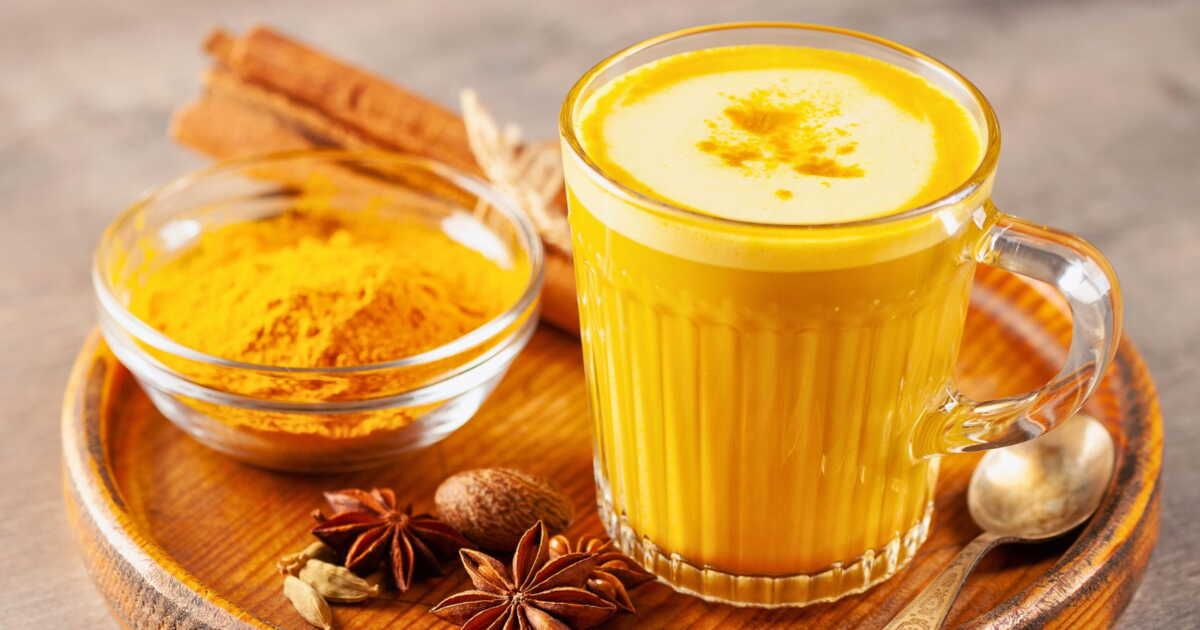 Golden latte : la recette du lait d’or au curcuma, une boisson aux vertus miraculeuses