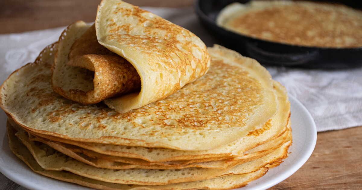 Dégustez des crêpes légères avec une recette simplifiée en deux ingrédients
