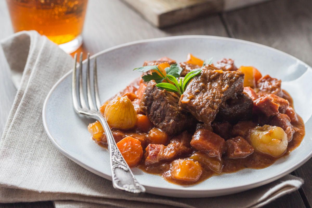 Bœuf braisé à la bière et aux légumes d'hiver