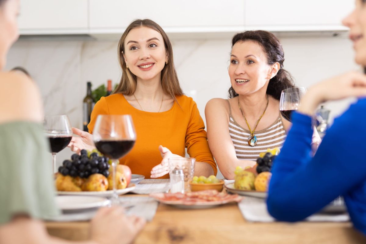 Le savoir-vivre à table : ne pas oublier de partager le fromage