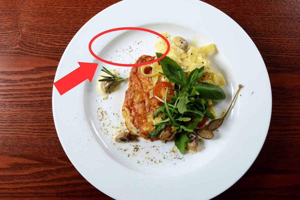 Voici à quoi sert cette partie de votre assiette au restaurant – oui, elle a vraiment une fonction