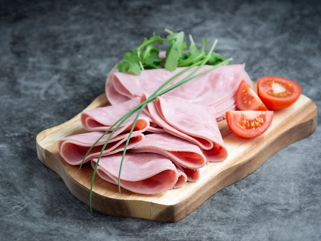 Jambon sans nitrites : le secret de sa conservation révélé