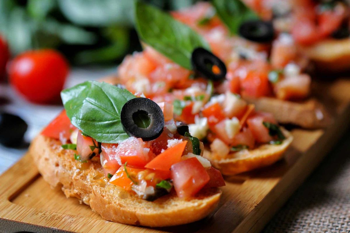 La tartine estivale à la tomate : une recette simple pour sublimer vos restes