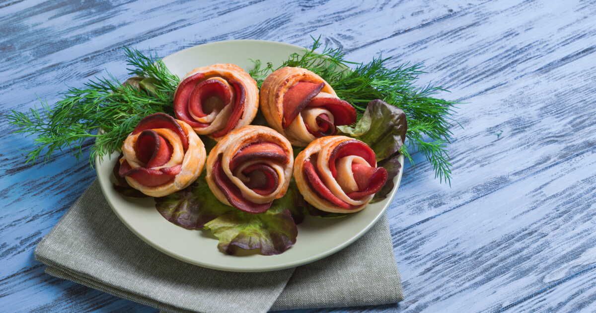 Sublimez votre apéro avec des rosaces de courgettes et saucisson