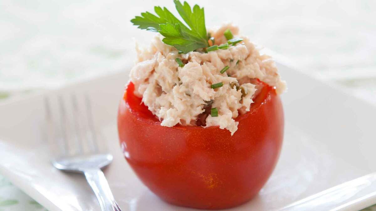 Des tomates farcies au thon pour un dîner léger et savoureux
