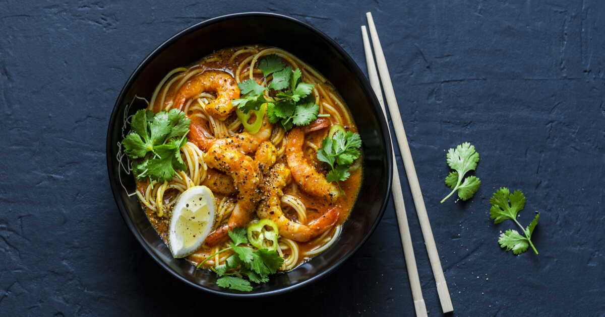 Préparez une soupe thaï coco aux crevettes en un rien de temps