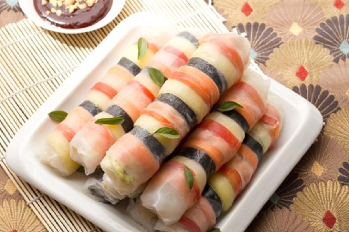 Rouleaux de Printemps au Poulet en Bayadère de légumes