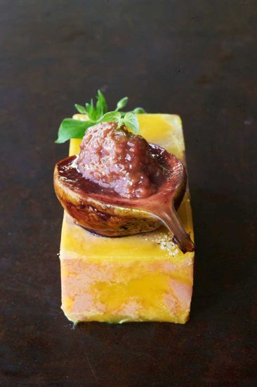 Une terrine de foie gras originale aux figues et chutney d'oignon
