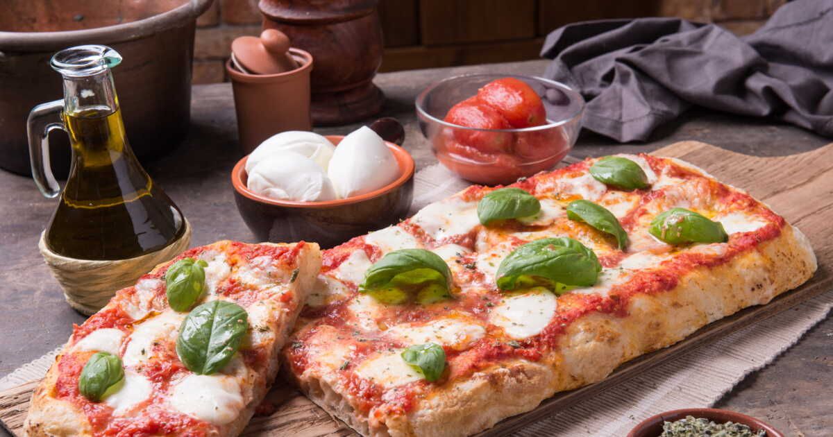Découvrez la pizzaccia margherita : un délice moelleux et croquant aux saveurs italiennes