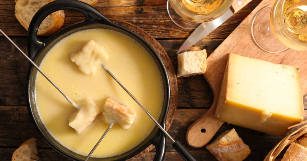 La fondue savoyarde : un délice montagnard qui rassemble
